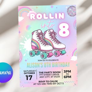 Può includere: Un invito di compleanno dai colori pastello con pattini a rotelle. Il testo recita "Rollin' into 8" e "Alison's 8th Birthday". L'invito include data, ora, luogo e dettagli RSVP. Un logo Canva si trova in basso a sinistra.