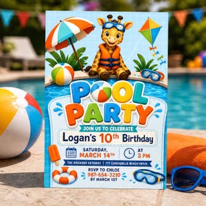 Op de afbeelding: Een uitnodigingskaart voor een zwembadfeest met een getekende giraf met zwemvest en duikbril, een parasol, een vlieger en een strandbal. De tekst luidt: POOL PARTY, JOIN US TO CELEBRATE Logan's 10th Birthday, ZATERDAG 14 MAART OM 15 UUR.