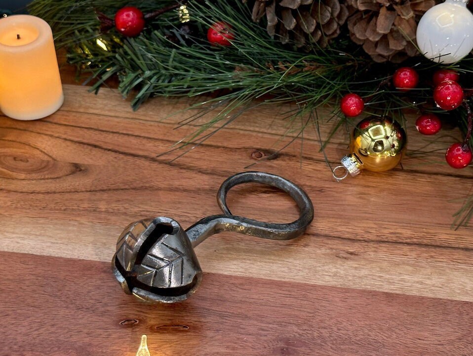 Hand jingle bell Jingle bell, sleigh bell, carriage bell, iron