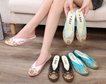 Chinese Silk Embroidered Slope Heel Slippers / Art / Decoration / Guarantee authentic