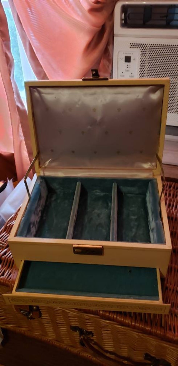 Vintage jewelry box, classic 70s jewelry storage.