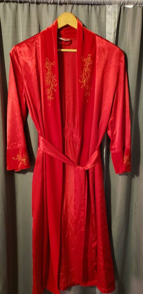 Red robe with embroidered roses and sequins,house