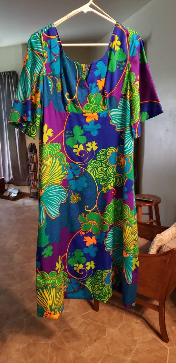 Vintage 1950s hawaiian dress