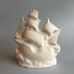 Barco pirata de cerámica, Bisque de cerámica, regalo para niños, listo para pintar, figuras de cerámica, idea de regalo, regalo de cumpleaños, juguetes de cerámica, sin pintar