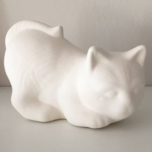 Ceramic Kitty Ready for Attack Unpainted Cat Figurine Bisque Animals Kids Education Fun Painting Birthday Presents Home Decorations Toys Art