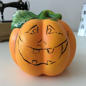 Banco de abóbora de cerâmica, banco de moedas, cofrinhos, banco de arte de abóbora pintada, armazenamento de dinheiro, abóbora de Halloween, decoração de Halloween, abóbora artística