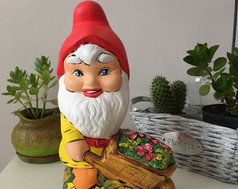 Keramische kabouter met kar, geschilderde beelden, tuindwergen, home decor, outdoor beelden, gekleurde dwerg, tuindecoratie, cadeau idee, kunstkabouter