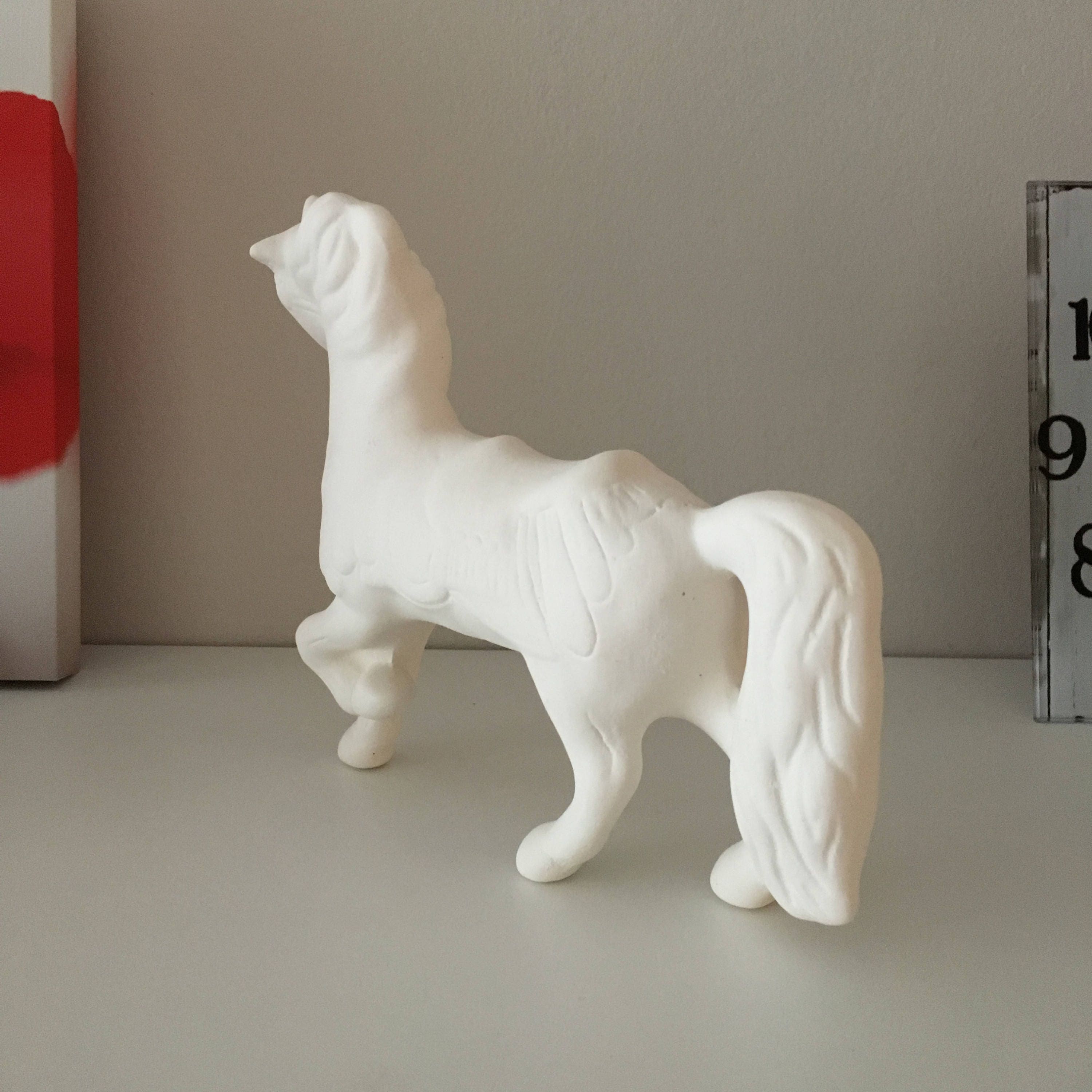 価値ある　白い馬の陶器彫刻 約30cm 価値ある 白い馬の陶器彫刻 約30cm 価値ある白い馬の陶器彫刻 約30cm