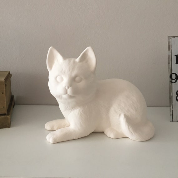 自分で絵を描く陶器の猫の置物、絵付け用の素焼きの猫、DIYの未塗装