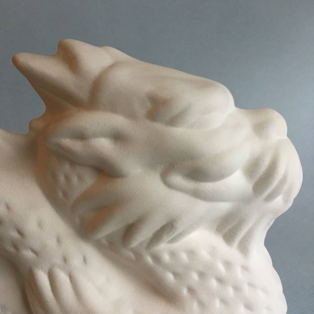 Statue Céramique à Peindre - Jeune Fille Et Dragon - Biscuit Non Peint, Prêt à Customiser