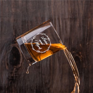 Personalisiertes Whiskey rundes Glas, individuell graviertes Bourbonglas, Geschenk für ihn, Trauzeuge Geschenk, Geschenke für Papa