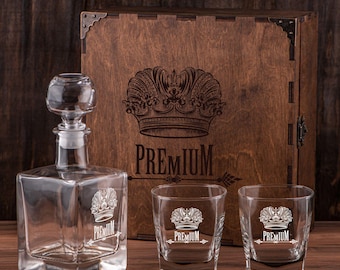 Graviertes Whisky-Set mit Dekanter, Gläser & Holzkiste