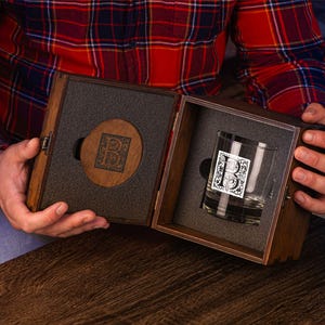Personalized Whiskey glass in wooden box, Signature Custom Wood Whisky Box, Engraved custom gift, Whiskey Lover Gift, Groomsmen Gifts