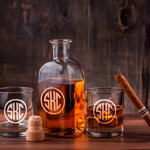 Gravur Whiskygläser Set, personalisierte Bourbon Gläser, benutzerdefinierte Whisky Set, Trauzeuge Geschenk, Papa Geschenk