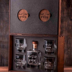 Gepersonaliseerde whiskybox-cadeauset, custom baraccessoires, gegraveerde whiskyglazen en fles, vaderdagcadeau