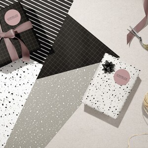 Geschenkpapier schwarz weiss, grau Terrazzo, 4 Bögen + 4 Aufkleber, Set (Linien, kariert, grafisch modern, nachhaltig Recycling, Geburtstag)
