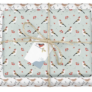 Geschenkpapier Set Weihnachten: Vogel mit Beeren im skandinavischen Stil - 4x Bögen + 4x Anhänger (Öko, Recyclingpapier, nachhaltig, Bogen)