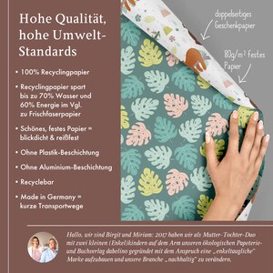 May include: A close-up of a brown and green patterned wrapping paper with a sloth design. The paper is 80 grams per square meter and is double-sided. The text "Hohe Qualit&auml;t, hohe Umwelt-Standards" is visible on the left side of the image. The text "doppelseitiges Geschenkpapier" is visible on the right side of the image. The text "80g/m&sup2; festes Papier" is visible on the right side of the image.