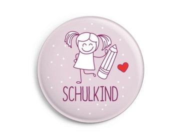 Button: Schulkind (Mädchen) mit Karte | Geschenk zur Einschulung