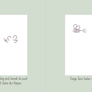 Op de afbeelding: Een pagina uit een kinderboek met illustraties van een bij, een spin, een boom en een vogel. De tekst op de pagina luidt: "En als je vingers van handafdrukken al moe zijn, kun je ook hier naast de boom je vingerafdruk stempelen." en "Sommige lege plekken hebben we al ingevuld, teken er nog meer bij."