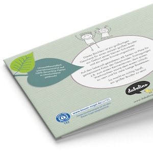 May include: A green leaf with a white speech bubble that says "Umweltfreundlich und klimaneutral auf 100% Recycling-Papier in Deutschland gedruckt". The speech bubble is next to a larger speech bubble with a cartoon illustration of two children. The larger speech bubble says "Dieses B&uuml;chlein ist ein gro&szlig;artiges Geschenk f&uuml;r einen stolzen gro&szlig;en Bruder zur Geburt seiner kleinen Schwester und ein echter Erinnerungsschatz. Auf den liebevoll gestalteten 48 Seiten ist Platz f&uuml;r gemeinsame Fotos der Geschwister, Eintragungen z.B. zum ersten Kennenlernen, dem ersten Weihnachten sowie dem ersten Urlaub zu viert und f&uuml;r viele lustige Basteleien. So macht es richtig Spa&szlig;, ein gro&szlig;er Bruder zu sein!" The bottom right corner of the image has a logo that says "dabelino" with the website address "www.dabelino".
