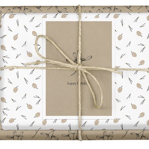 Geschenkpapier Set Weihnachten Tannenzapfen/ Misteln: 4 Bögen  + 1 Weihnachtskarte (nachhaltiges Recyclingpapier, natur)