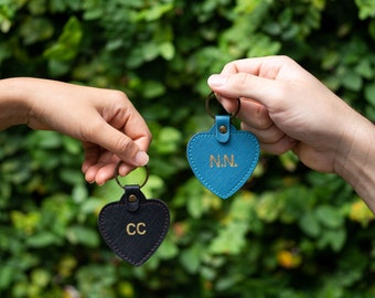 Monogrammed personalisierte Liebe Herz Keychain | Schlüsselring | Geschenk für Ihn Geburtstagsgeschenk | Brautjungfer griff | Weihnachtsgeschenk | Hochzeit