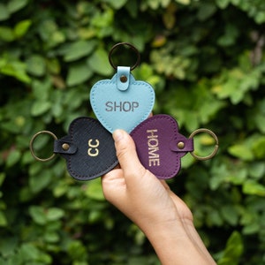 Porte-clés personnalisé avec monogramme coeur d'amour porte-clés cadeau pour elle cadeau d'anniversaire Grift de demoiselle d'honneur Cadeau de Noël Mariage image 5