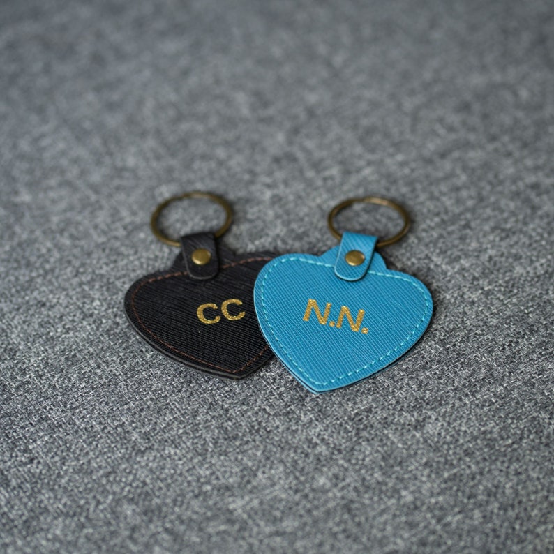 Porte-clés personnalisé avec monogramme coeur d'amour porte-clés cadeau pour elle cadeau d'anniversaire Grift de demoiselle d'honneur Cadeau de Noël Mariage image 3