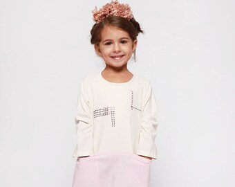 Super Sale. Dress  Albers in pink and white with front pockets. Hand-embroidered . Organic cotton (Before 57 euros)