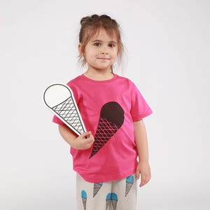 SUPER VENTE: T-shirt rose pour enfants avec crème glacée imprimée à la main. Coton biologique