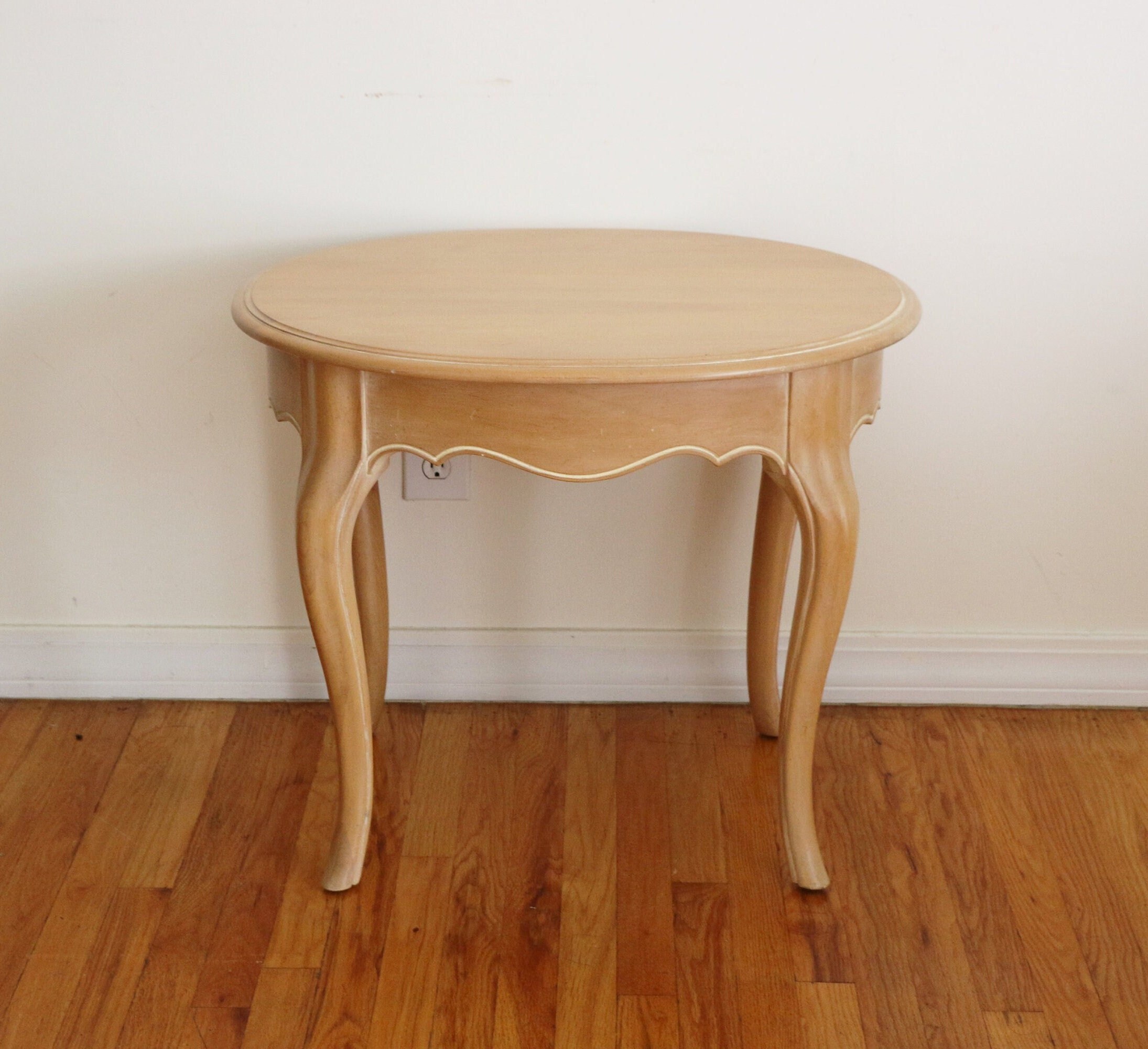 Vintage ETHAN ALLEN Country French Collection Oval Accent Table