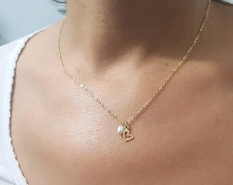 Minimalist heart necklace with pearl