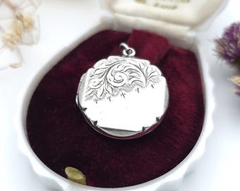 Antique Etched Sterling Silver Photo Locket Pendant: Round Foliate Design