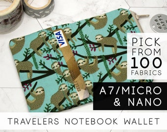 Personalisiertes Portemonnaie Für Reisende Notizbuch mit Stift Schleife, Personalisiertes Journal nachfüllbar | Nano Mini Micro A7, Wald Faultier