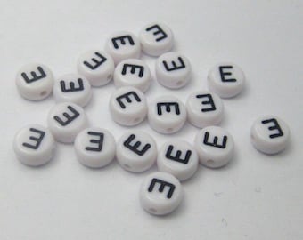 100 PIECES Acryl Alphabet Perlen, Buchstabe E