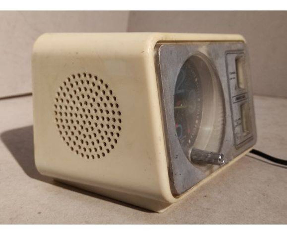 Vintage clock radio Soundesign 32068 Etsy
