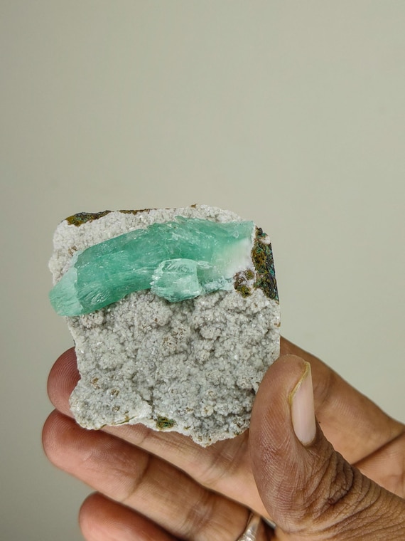 天然の美しい緑色のアポフィライト鉱物標本 - Etsy 日本