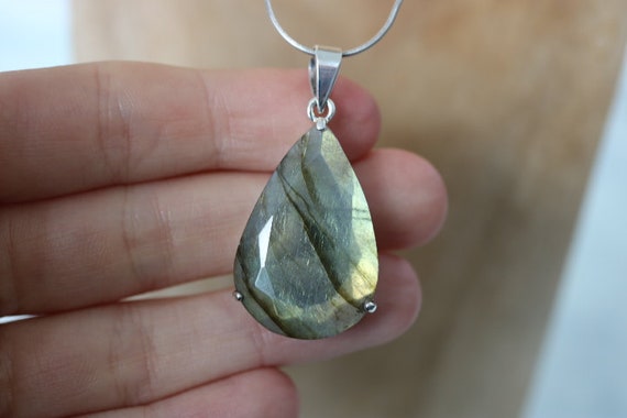 Labradorite Pendant | 925 Sterling Silver
