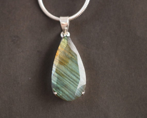 Labradorite Pendant | 925 Sterling Silver