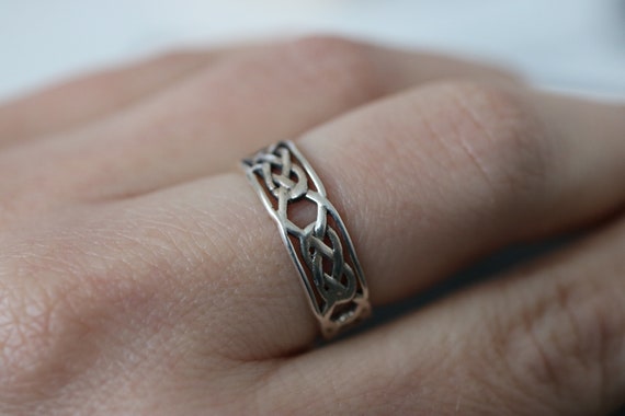 Eternal Knot Design Sterling Silver Band