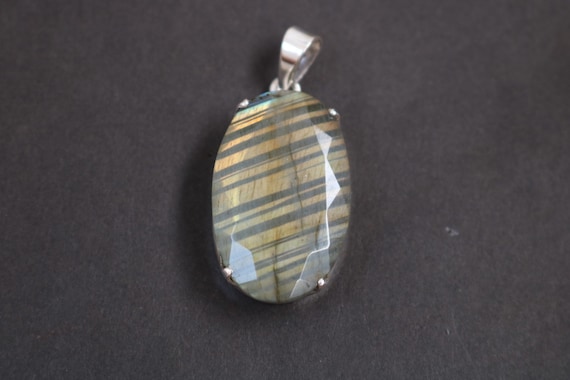 Labradorite Pendant | 925 Sterling Silver