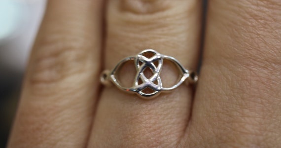 Celtic Knot Ring| Sterling Silver| Infinity Knot| Celtic Jewellery| Celtic Knot| Scottish Jewellery| Edinburgh| Handmade (T01/R0280)