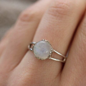 925 Silver Ring with Moonstone