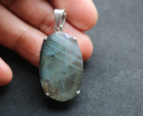 Labradorite Pendant | 925 Sterling Silver