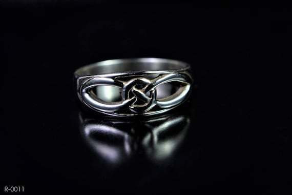 Sterling Silver Ring of a Oneness Knot