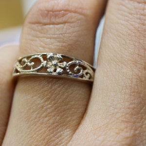 Celtic Flower Ring| Sterling Silver| Celtic Jewellery| Celtic Knot| Scottish Jewellery| Scotland| Edinburgh| Handmade