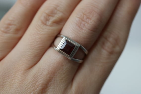 Garnet Ring | 925 Sterling Silver