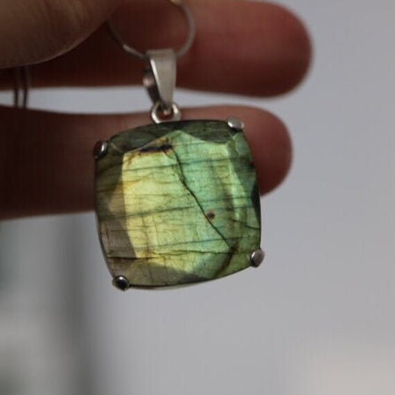 Labradorite Pendant | 925 Sterling Silver
