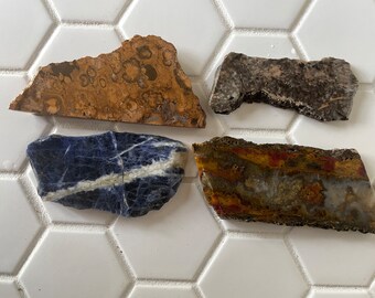 Lotto di lastre di riolite, diaspro, sodalite e agata